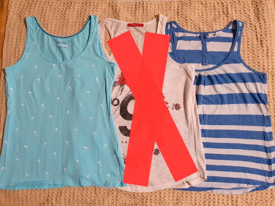 Tanktops Tops Gr. M / L edc Esprit H&M blau Flamingos gestreift in Leipzig