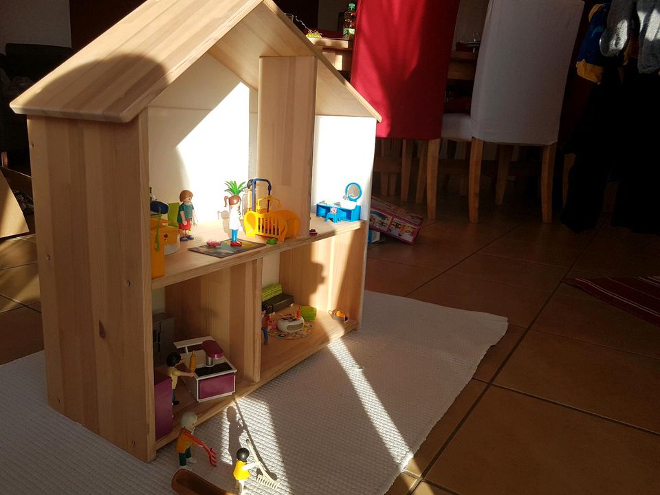 Puppenhaus aus echt Holz Guter Zustand in Meine