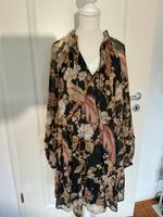 H&M Blumen Kleid Langarm schwarz bunt 38 Niedersachsen - Bückeburg Vorschau