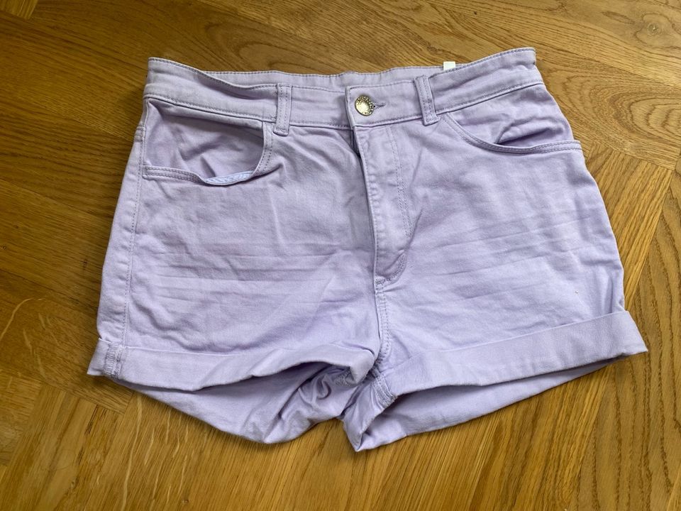 H&M Shorts in Flieder Gr 170 in Frankenberg (Sa.)