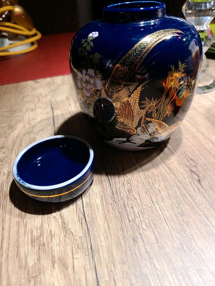 Porzellan Vase mit Deckel Royalblau in Lüneburg