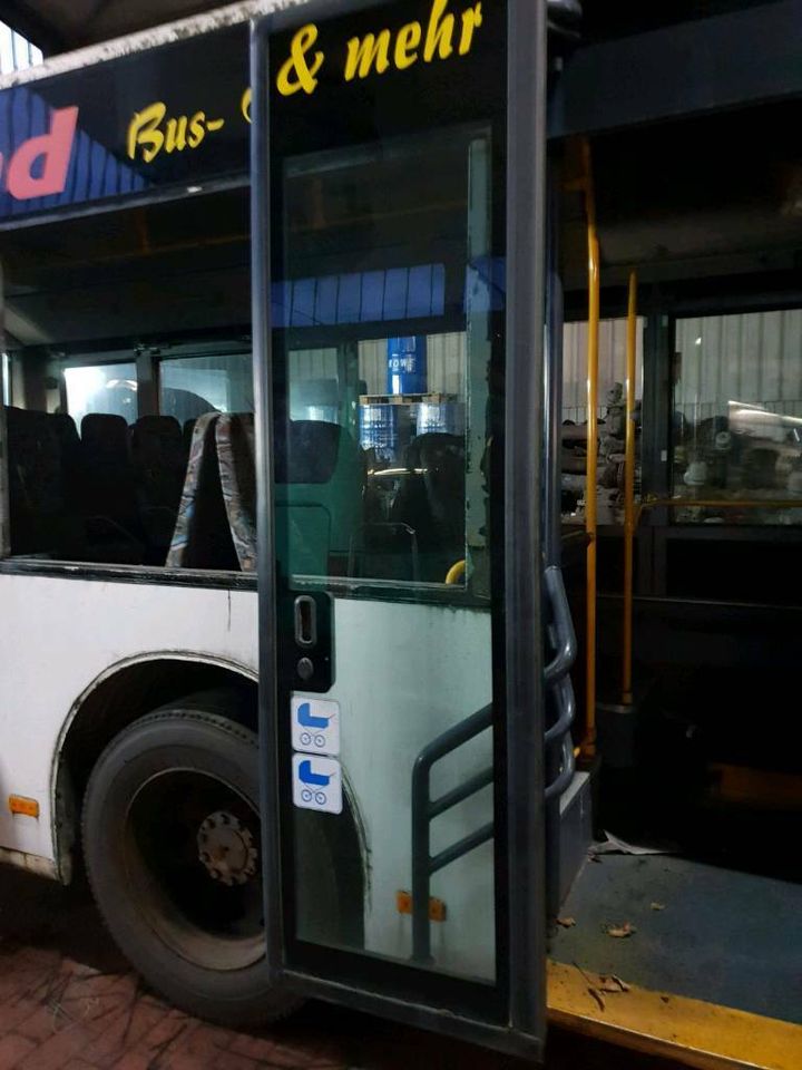 Bus türen Omnibus citaro setra MAN Mercedes Neoplan Fenster Sitze in Hamburg