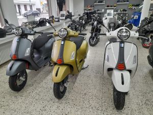 Vespa GTS 300 Supersport weiß inkl. Umbauten und Zubehör in Bayern -  Thannhausen, Motorroller & Scooter gebraucht