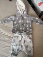 Set 56 grau Punkte Jacke und Hose topomini Nordrhein-Westfalen - Versmold Vorschau