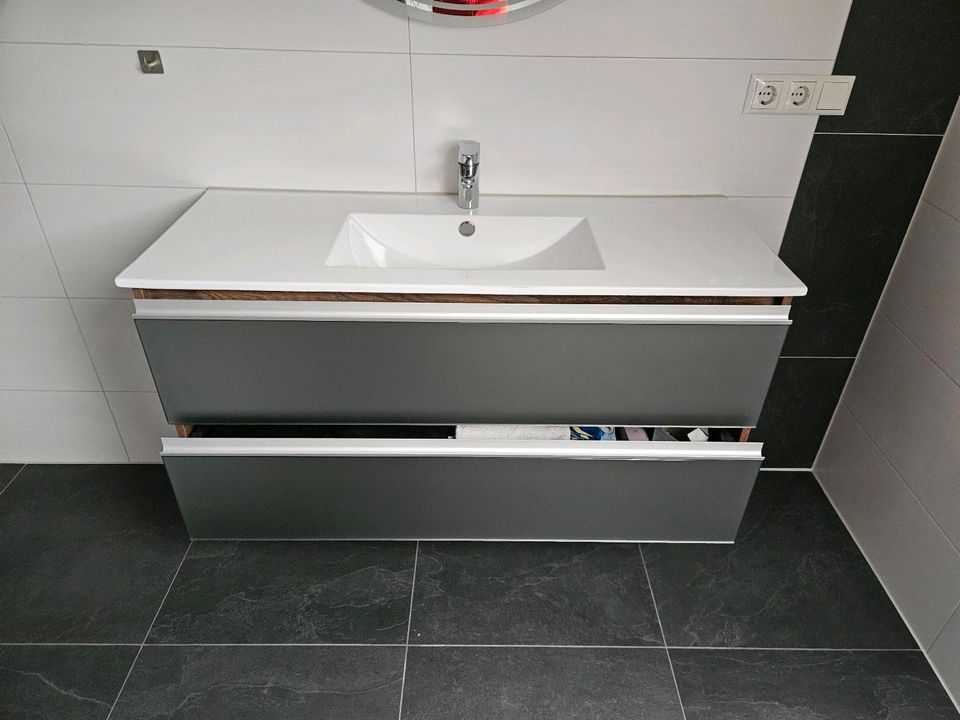 Pelipal Serie 6040 Waschtischunterschrank 118cm waschtisch in Chemnitz