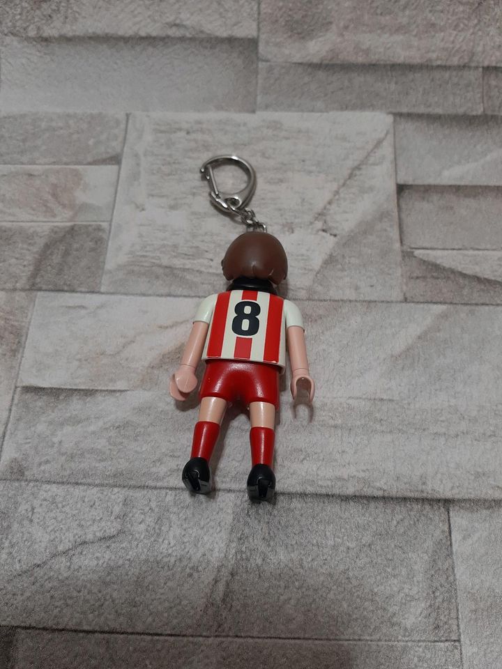 Alte Playmobil Fußballer Figur Schlüsselanhänger Nummer 8 Rar Top in Wolfsburg