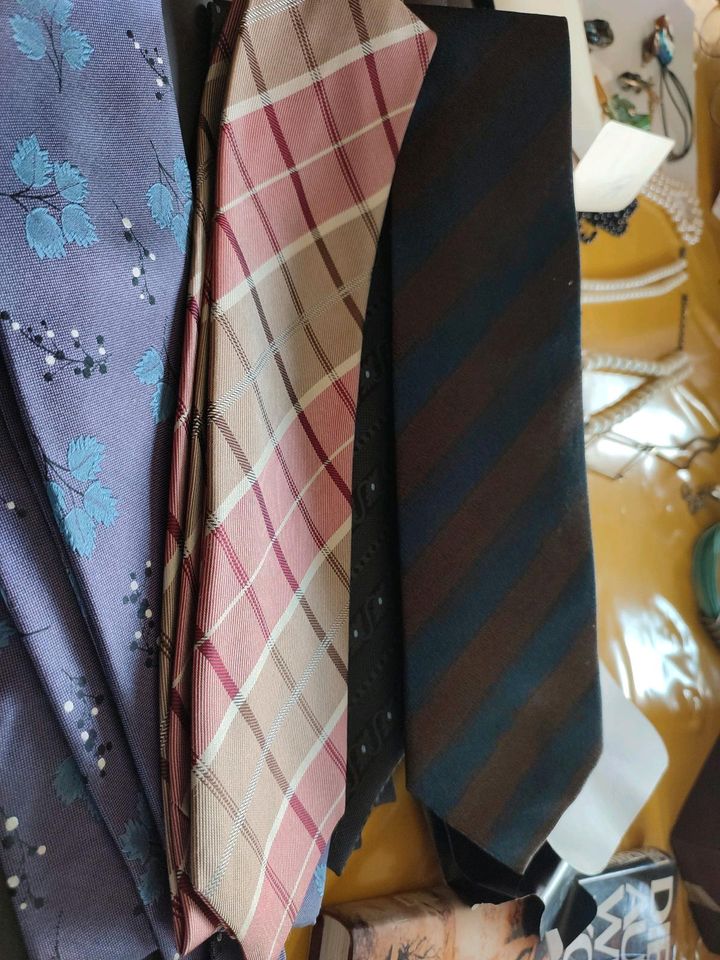 Schlips, Krawatte, breite über 15 Stück in Gummersbach