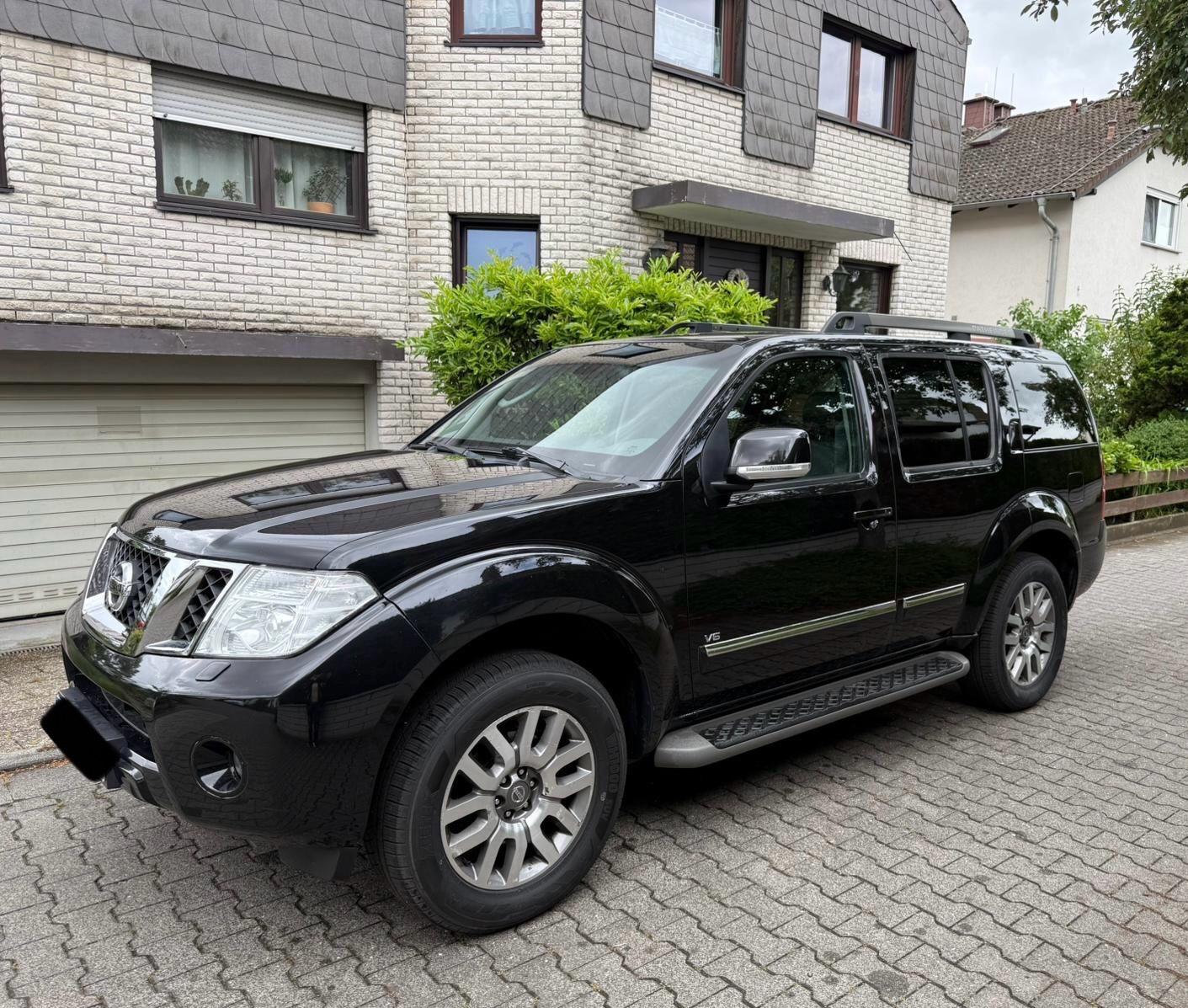 Abbildung des Autos Nissan Pathfinder 3.0 dC…