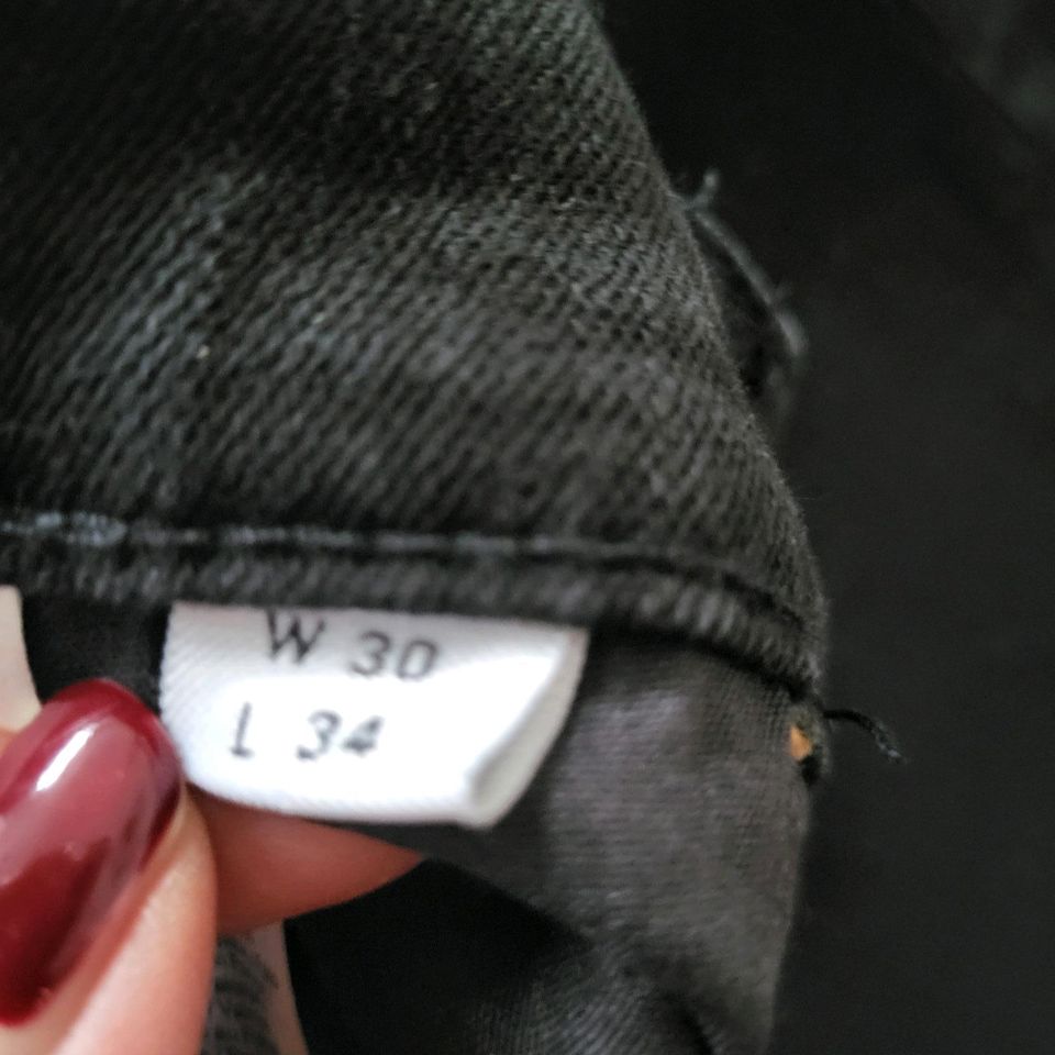 schwarze Only & Sons Jeans Gr. 30/34 in Essenheim