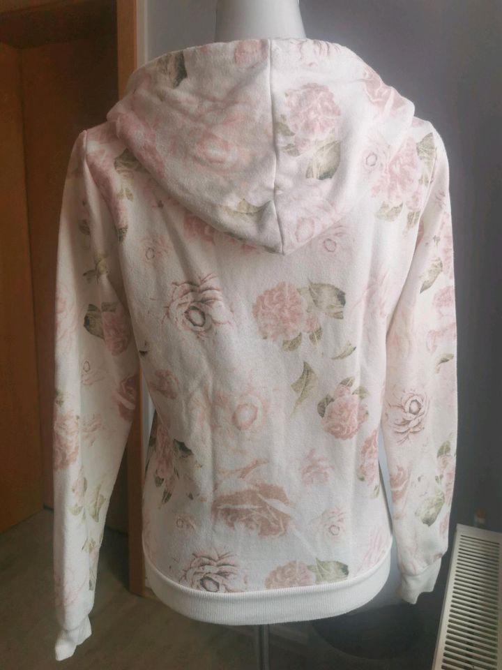 Hoodie / Sweatjacke mit Blumenprint, Hailys in Thalheim/Erzgebirge