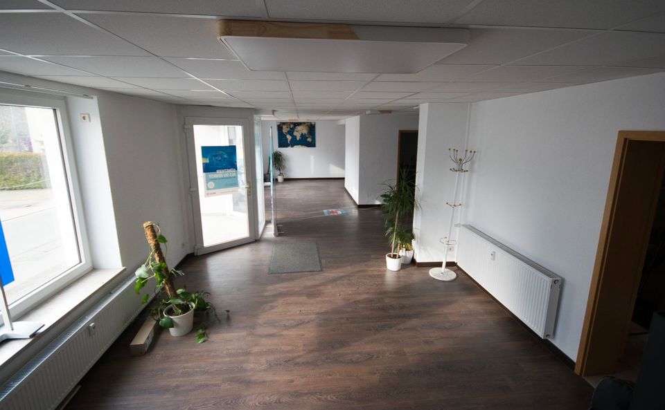 80m² Gewerberäume / Büro / Laden / Studio zu vermieten - Agentur in Bernsdorf b Hohenstein-Ernstthal