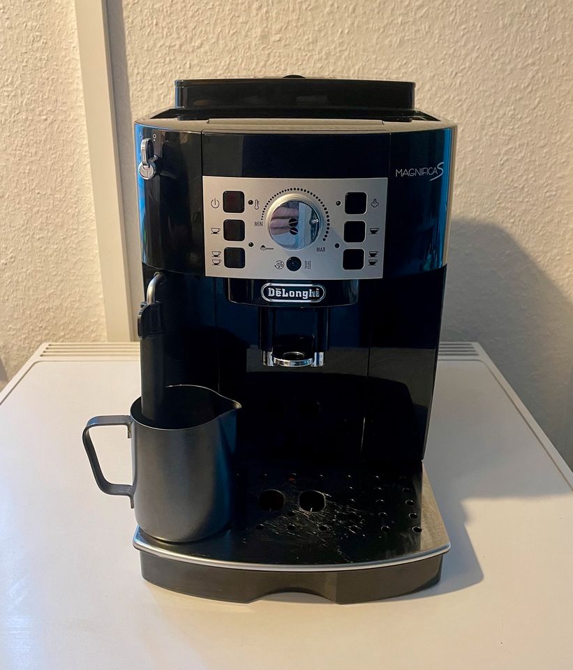 Kaffeevollautomat DeLonghi Magnifica S in Hannover