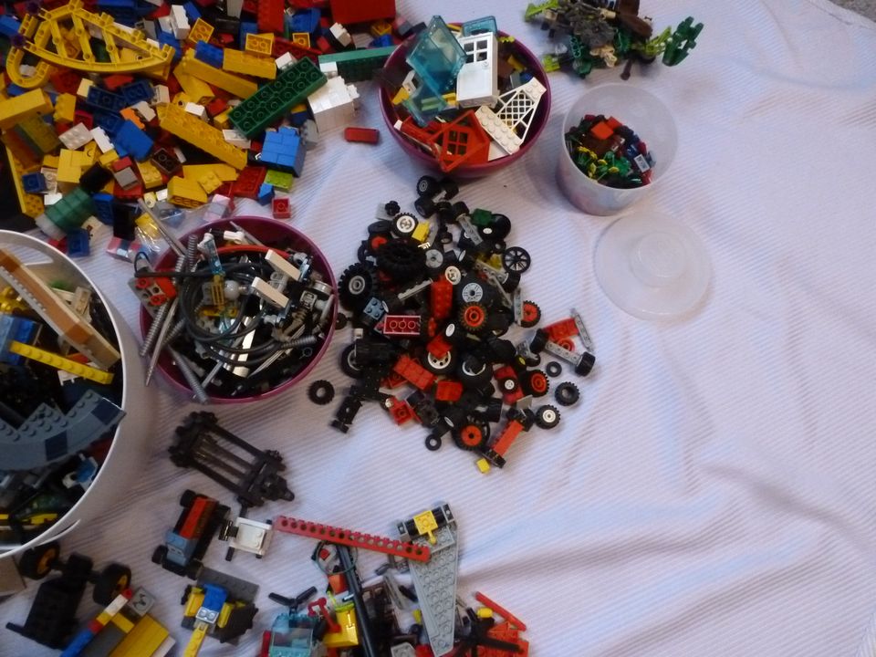 Lego gemischt Technik, City, und mehr 11 kg + einige Anleitungen in Dinslaken