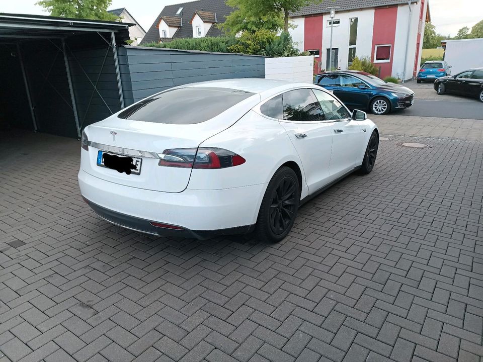 Tesla Model S 85 Free Supercharger SUC SC01 Premium in Braunschweig