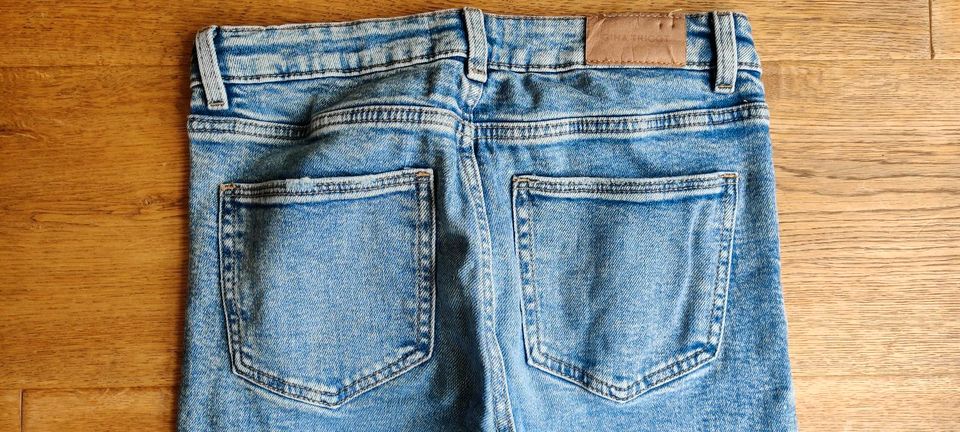 Jeans, straight leg / gerades Bein, Größe 140 in Winnenden