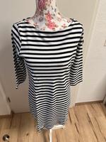 H&M kurzes Sweatshirtkleid Größe S mit Dreiviertelarm Hessen - Bad Vilbel Vorschau