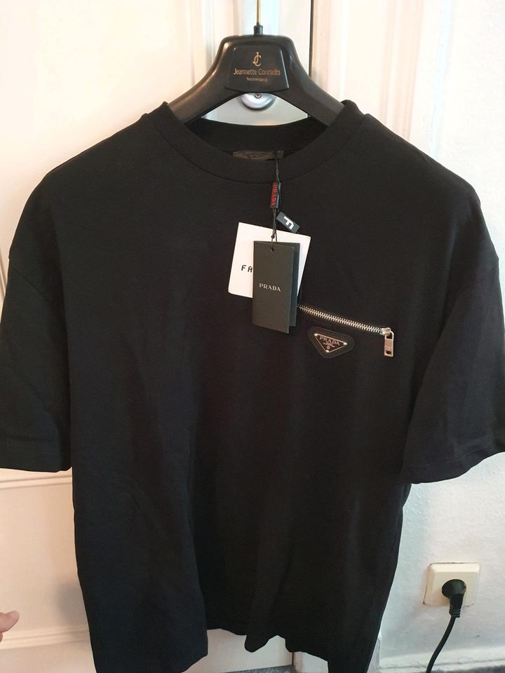 Prada T-Shirt schwarz Original mit Etiketten / No Fake in Berlin