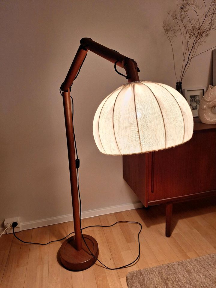 Lampe,Stehlampe,Teak, Mid Century,Vintage, Lampenschirm aus Stoff in Berlin