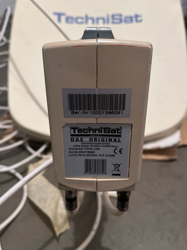 TechniSat (Original) Satelitenschüssel + Halterung und Kabel in Düsseldorf