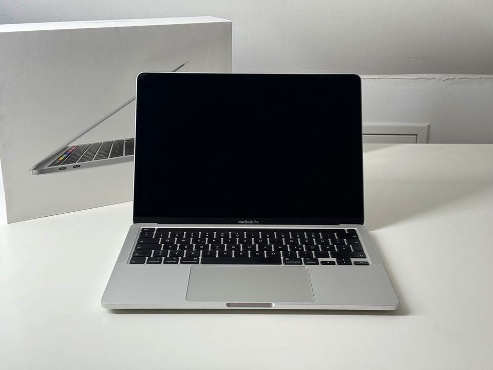 Apple MacBook Pro 13 • 2020 • i5 2 GHz 16 GB RAM • 512 GB SSD in Frankfurt am Main