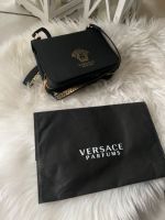 Versace Handtasche mit Staubbeutel dazu Hessen - Erbach Vorschau