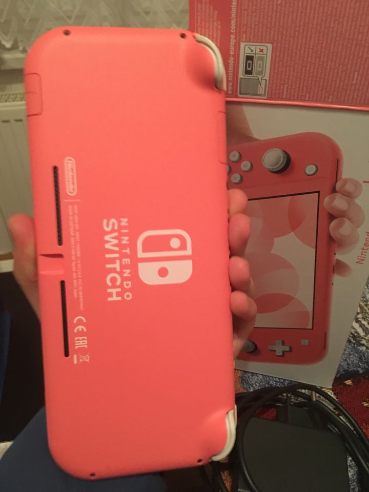 Nintendo switch lite Spielekonsole rosa wie neu top Zustand in Döbeln