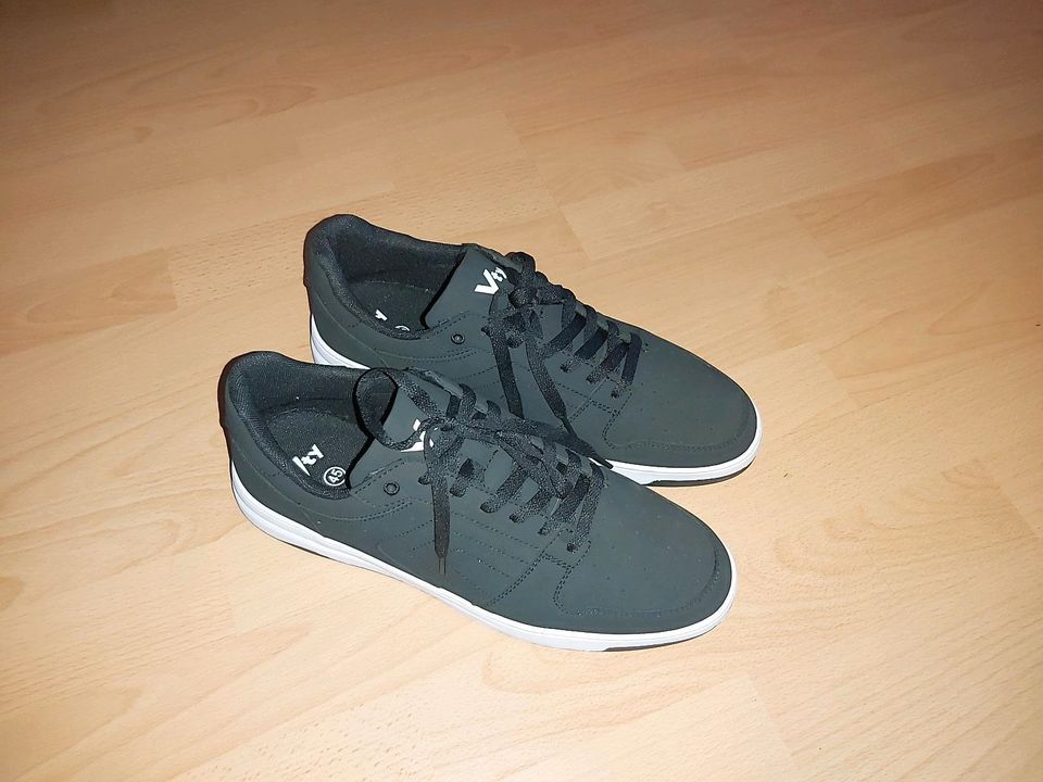 Sneaker,  Schuhe Gr. 45 Neu, schwarz in Zusmarshausen
