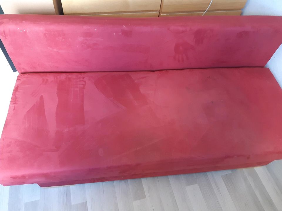 Rotes Schlafsofa/klappbar auch als normales Sofa in Neumünster