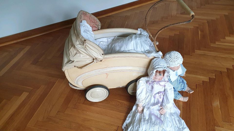 Alten Puppenwagen aus den 60zigern mit Porzellanpuppen in Hiltrup