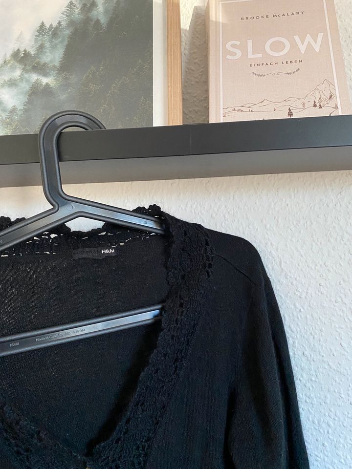 Cardigan Strickjacke schwarz Spitze H&M M 38 Wolle in Nordrhein-Westfalen -  Gladbeck | eBay Kleinanzeigen ist jetzt Kleinanzeigen