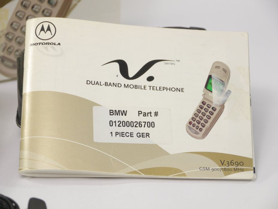 Motorola  V 50 Handy aus dem Jahr 2001 in Kürten