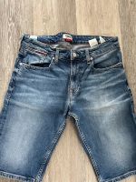 Tommy Hilfiger Shorts Jeans Jeansshorts kurze Hose Gr. 31 M/L Nordrhein-Westfalen - Eschweiler Vorschau