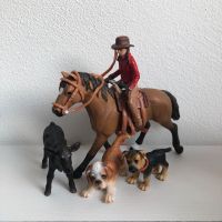 SCHLEICH Western Set Pferd, Reiterin, Sattel, Kalb, Hunde Baden-Württemberg - Rottenburg am Neckar Vorschau