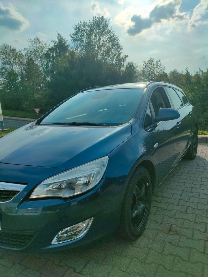Opel ASTRA J 1.7 Diesel Sports Tourer in Greiz