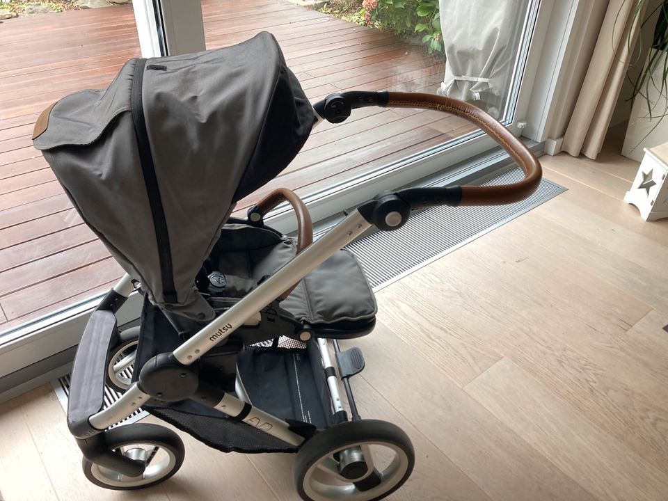 Sehr schöner Kinderwagen Mutsy Evo Industrial Light Grey in Lüdenscheid