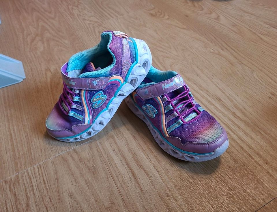 Skechers Gr. 35 Heart-Ligths lila in Hannover