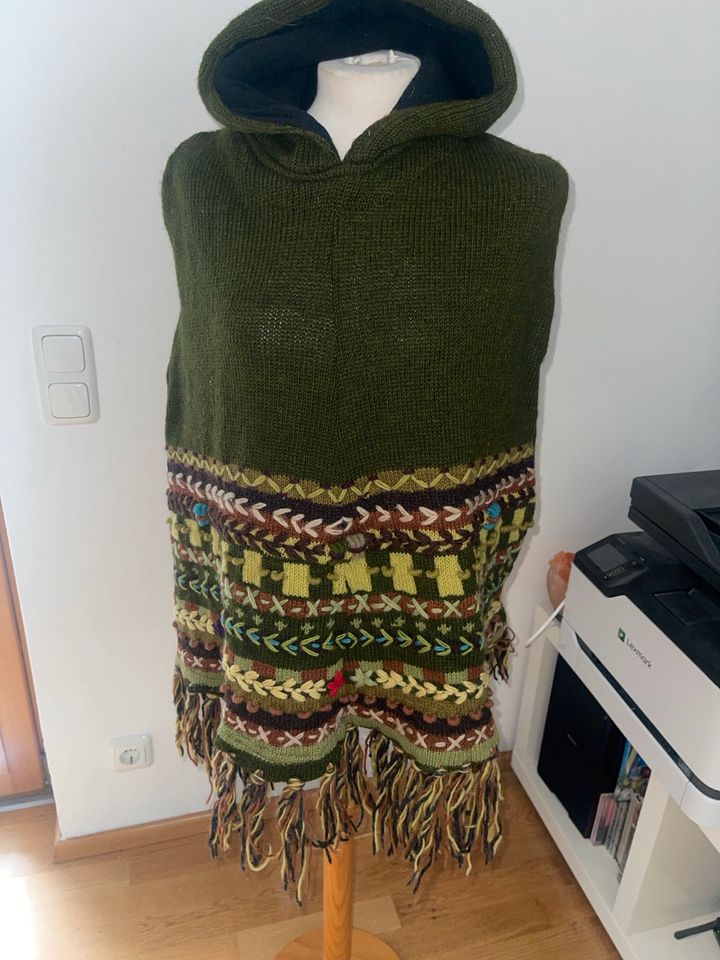 Népal poncho Umhang Cape  original Schurwolle Stickerei one size in Garmisch-Partenkirchen