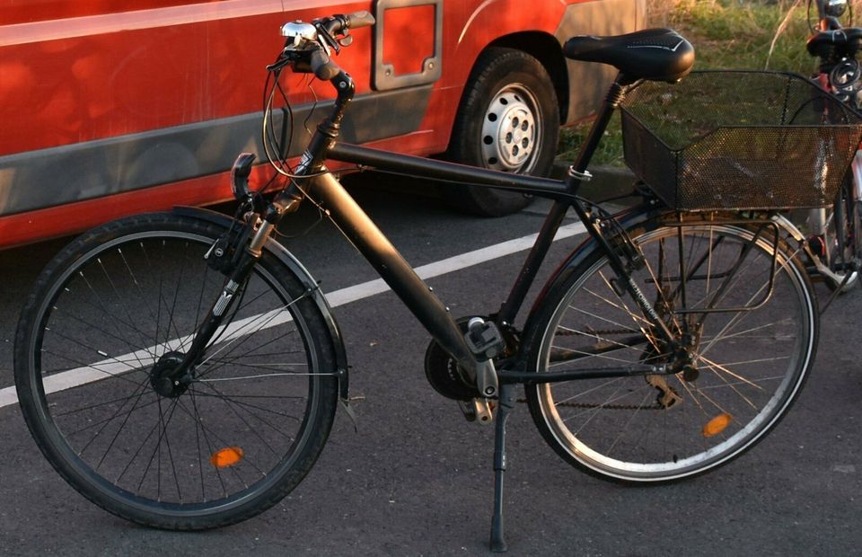 Fahrrad Diebstahl Trekking gesucht Schwarz Korb Gepäckträger in Gießen