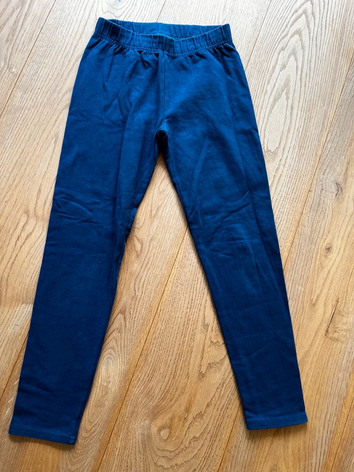 Leggings blau Gr.146 top Zustand in Hamburg