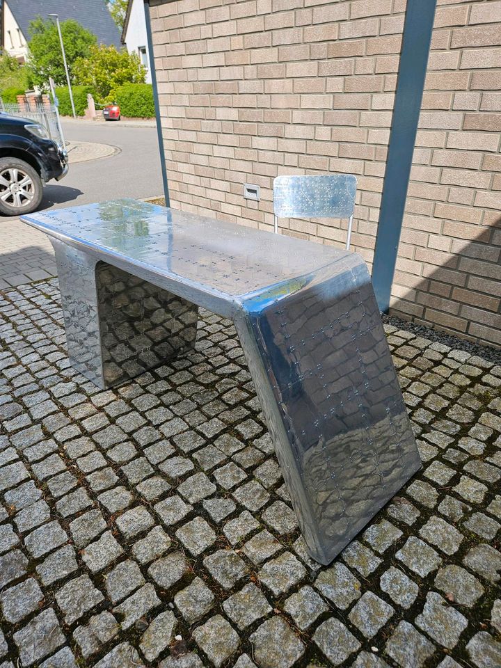 Schreibtisch mit Stuhl silber Metall Fliegeroptik o in Leipzig