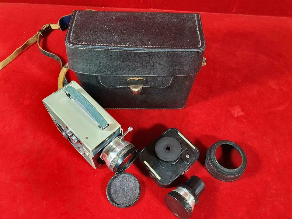 Pentaflex 8 Filmkamera 8 mm Schmalfilmkamera Kamera mit Zubehör in Halle