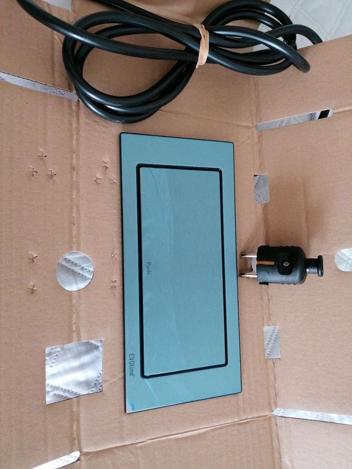 EVOline Backflip mit 2 Steckdosen Küche Schreibtisch USB. in Bad Lippspringe