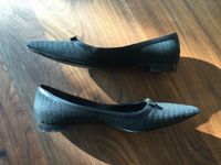 Armani Slipper 37 Schuhe stylisch neuwertig s.hoher NP Baden-Württemberg - Leinfelden-Echterdingen Vorschau