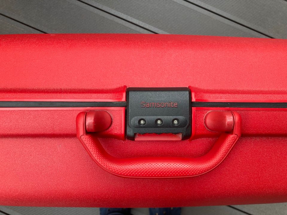Großer Koffer Reisekoffer Hartschalenkoffer von Samsonite in rot in Hennef (Sieg)