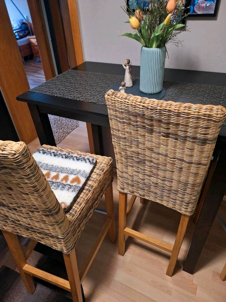 Barhocker/Stühle (3Stück) mit Tisch in Moers