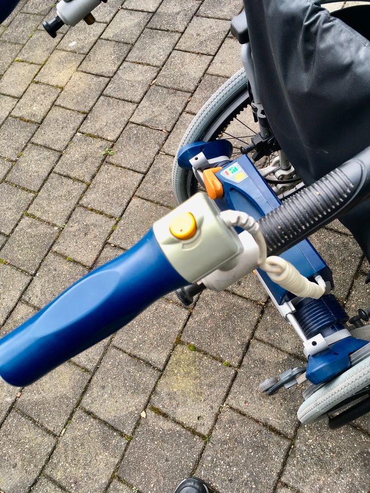 Rollstuhl mit Elektroantrieb; Schiebehilfe V-Max Fa. Alber. in Billerbeck