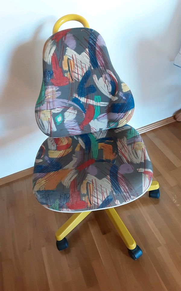 2 Schreibtischstühle retro gelb und blau Je 25 Euro in Ingolstadt