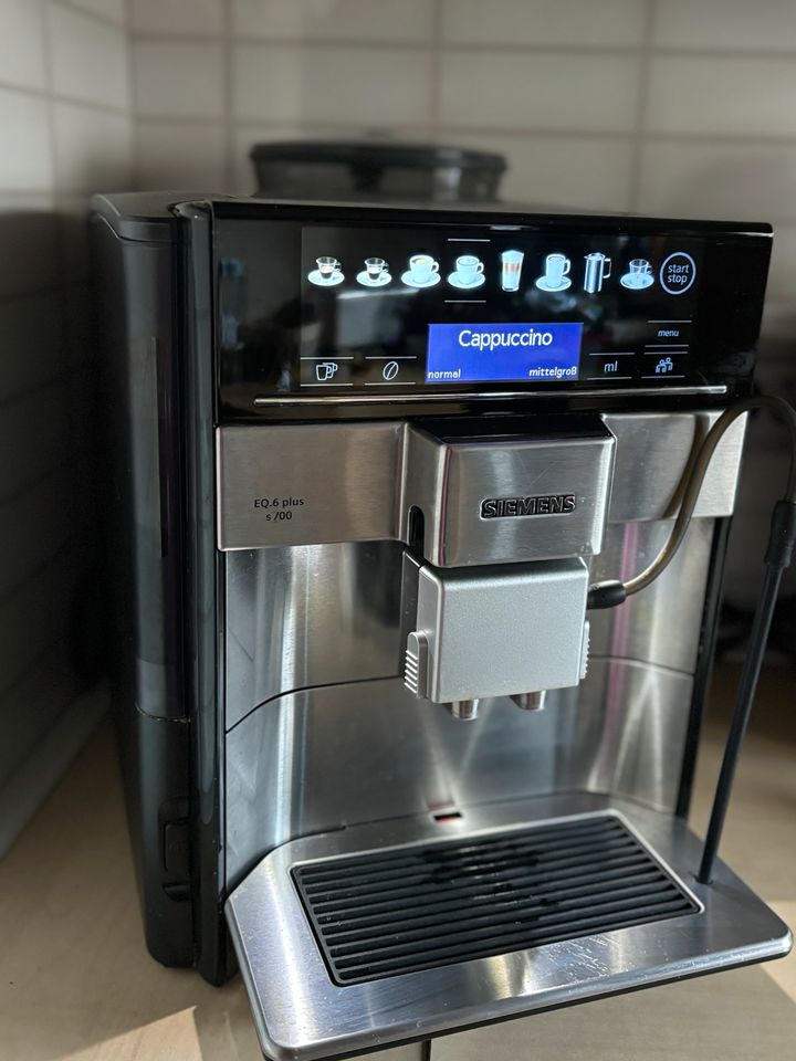 Siemens Kaffeevollautomat EQ.6 plus s700 in Leonberg