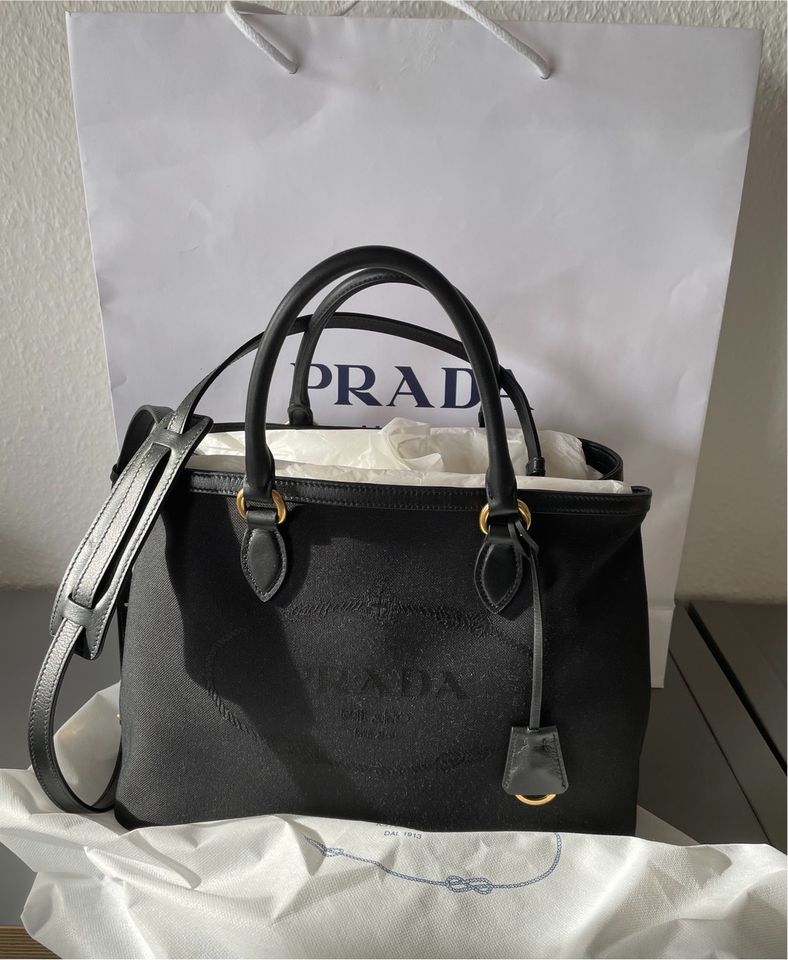 Prada Tasche Shopper neu in Lohmar