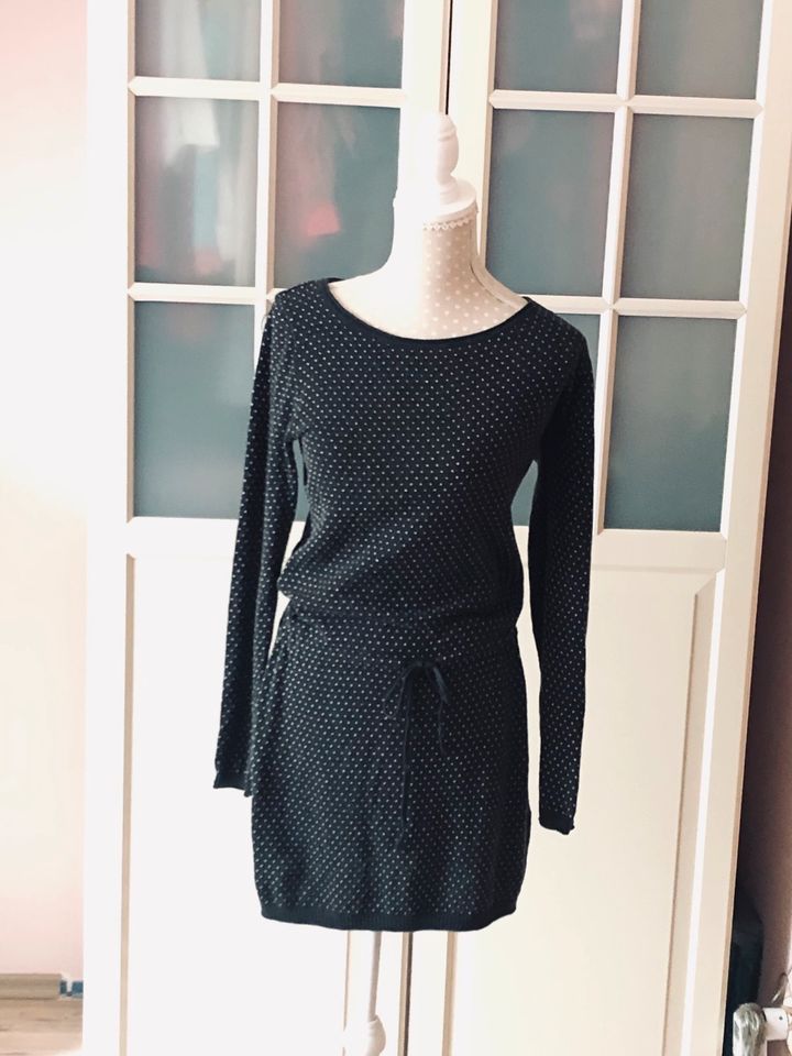 Strickkleid anthrazit mit weißen Herzen. H&M in Gelsenkirchen